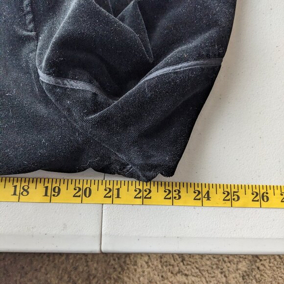 Vintage GAP black velvet blazer, circa 2005, slightly cropped - Picture 5 of 9